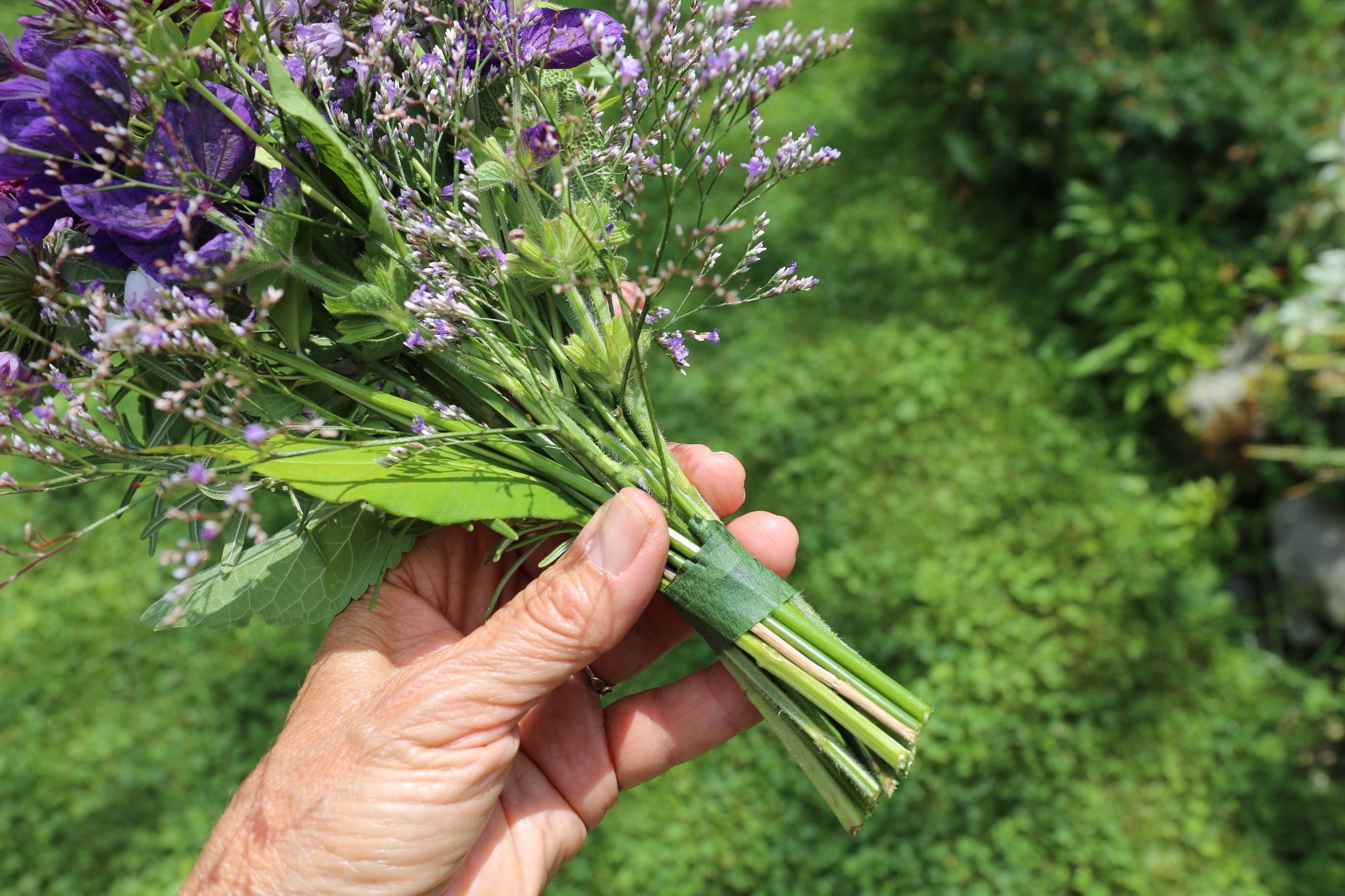 tying a flower bouquet